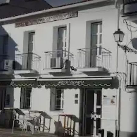 Hostal 2 Estrellas -Restaurante Las Tres Encinas En El Centro Del Pueblo Cabeza la Vaca ภายนอก รูปภาพ